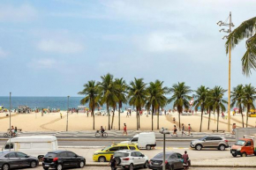 Studio na Avenida Atlantica com vista frontal para a praia do Leme para ate 3 pessoas